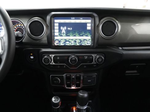 Used 2023 Jeep Gladiator Overland image 22