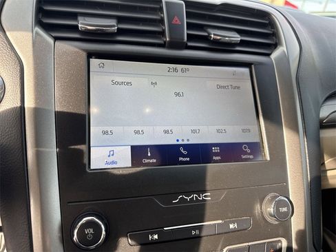 Used 2020 Ford Fusion SE image 16