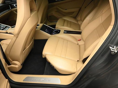 Used 2018 Porsche Panamera 4S Executive image 22