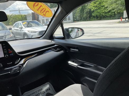 Used 2019 Toyota C-HR LE FWD image 12