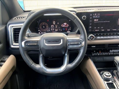 Used 2023 GMC Canyon Denali image 5