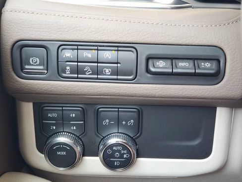 Used 2024 GMC Yukon Denali AWD/4WD image 22