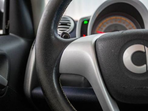 Used 2013 smart fortwo Coupe image 39