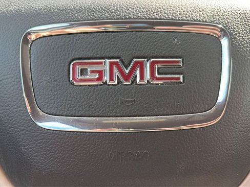 Used 2022 GMC Acadia SLE w/ Driver Convenience Package FWD image 11