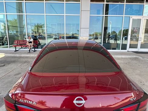 Used 2024 Nissan Altima 2.5 SV w/ SV Premium Package FWD image 17