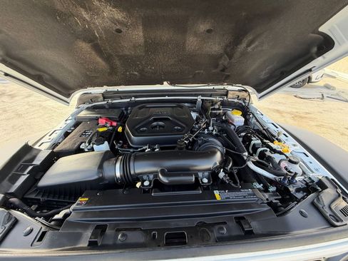 Used 2025 Jeep Wrangler Unlimited Rubicon image 32