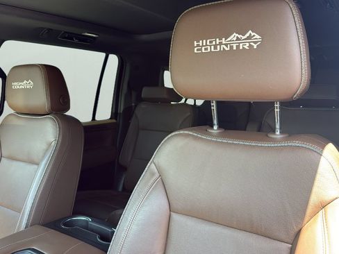 Used 2023 Chevrolet Suburban High Country RWD image 7