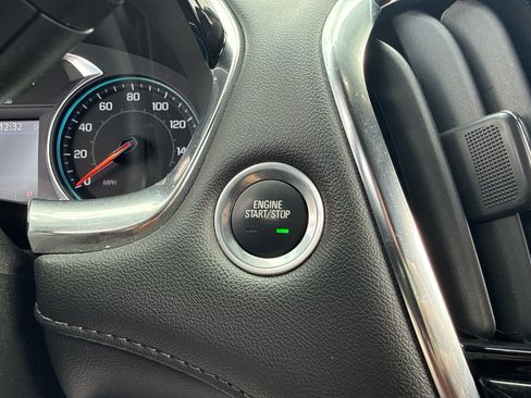 Certified 2023 Chevrolet Traverse LT FWD image 19