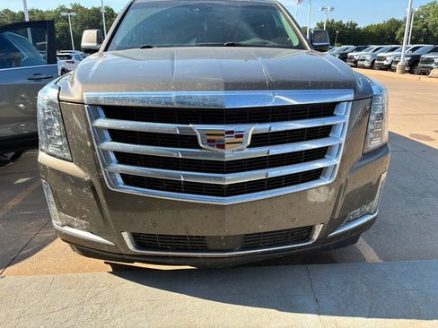 Used 2016 Cadillac Escalade ESV Premium AWD/4WD image 2