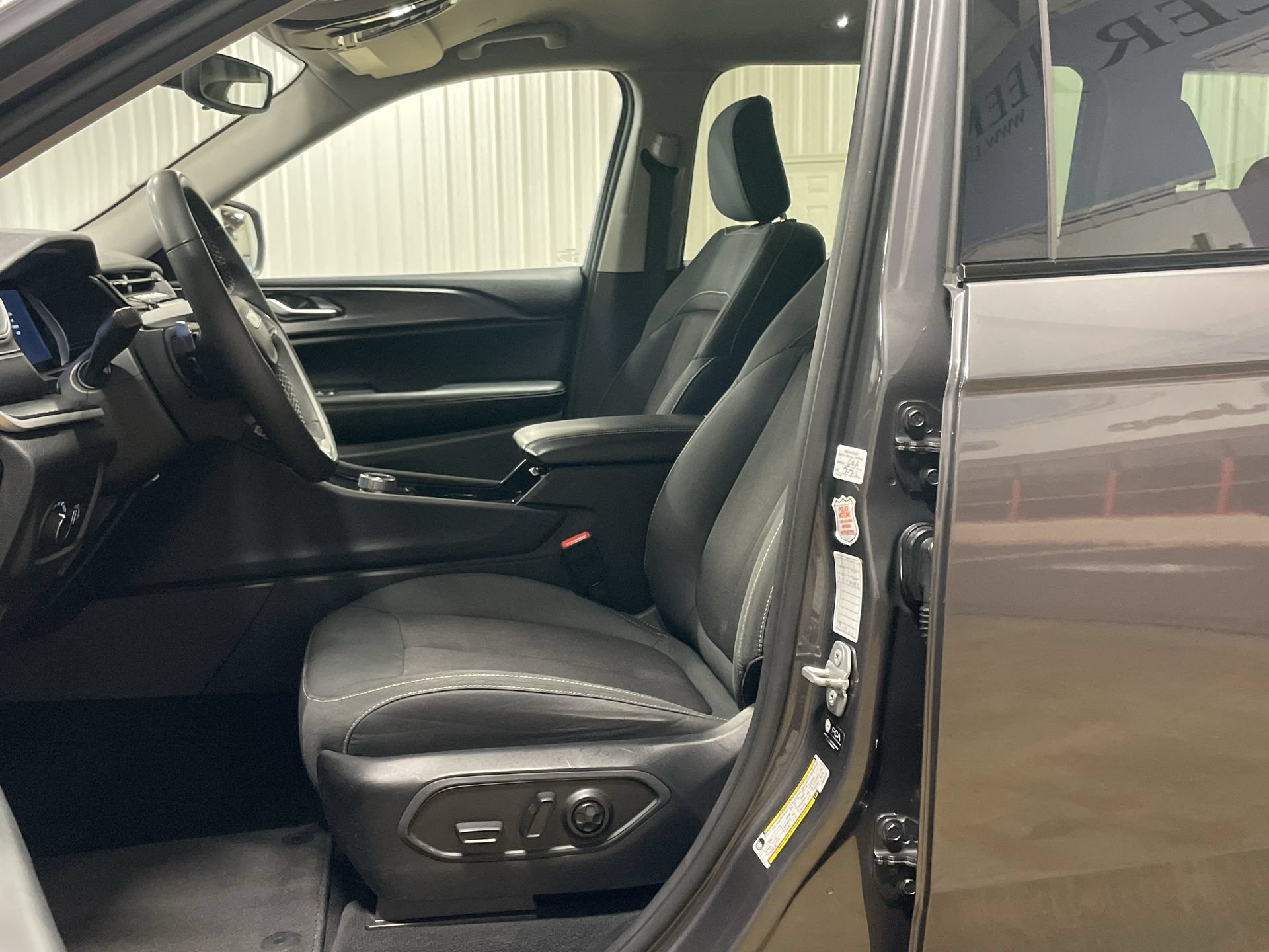 Used 2023 Jeep Grand Cherokee L Laredo w/ Luxury Tech Group I AWD/4WD image 14