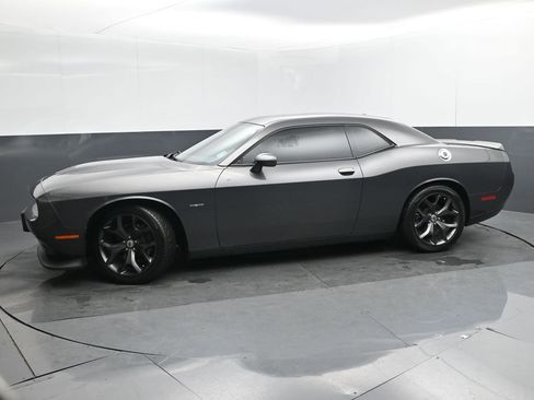 Used 2019 Dodge Challenger R/T image 2