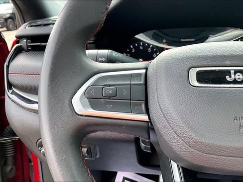 Used 2025 Jeep Compass Trailhawk AWD/4WD image 18
