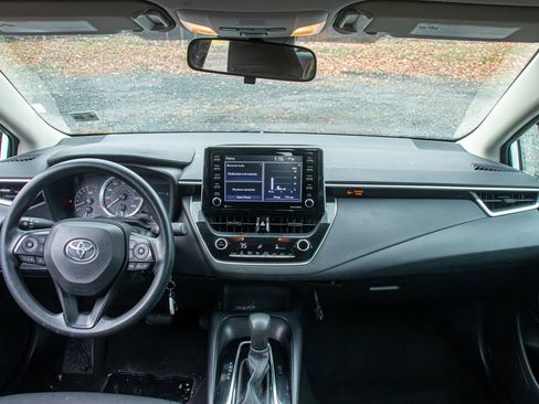 Used 2021 Toyota Corolla LE image 15