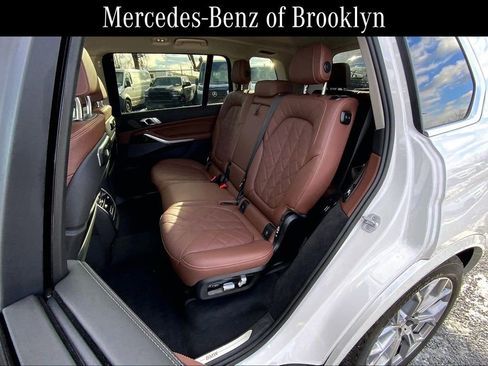 Used 2025 BMW X7 xDrive40i w/ Premium Package image 19