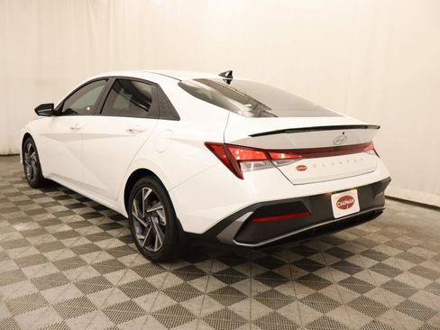 Used 2025 Hyundai Elantra Sport image 3