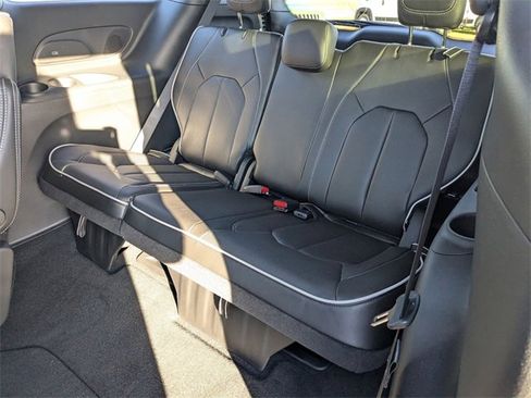 New 2026 Chrysler Pacifica Limited image 27