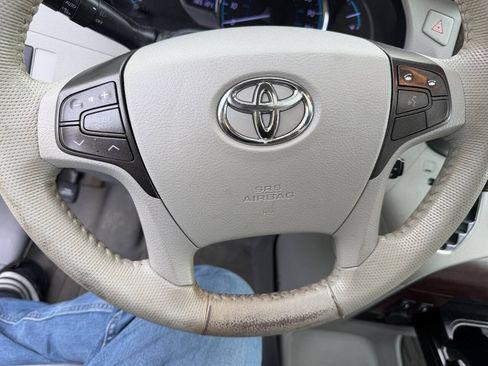 Used 2012 Toyota Sienna XLE w/ Entertainment Pkg FWD image 20