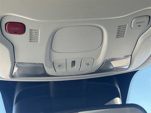 Used 2022 Jeep Renegade Latitude image 28