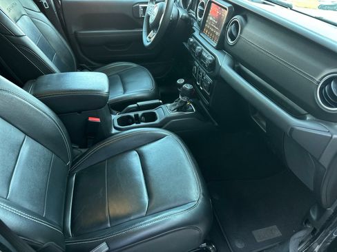 Used 2023 Jeep Wrangler Unlimited Sahara AWD/4WD image 15
