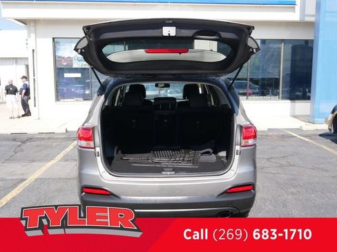 Used 2017 Kia Sorento FWD w/ LX Convenience Package image 16