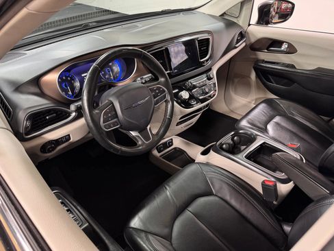 Used 2017 Chrysler Pacifica Touring-L Plus image 14