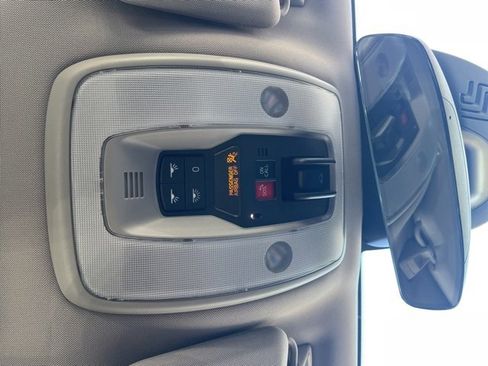 Used 2018 Volvo V60 T5 Dynamic w/ Vision Package image 22