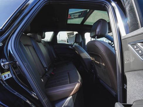 Used 2025 Audi Q4 e-tron Premium Plus image 32