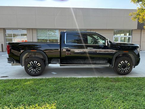 Used 2026 GMC Sierra 2500 Denali Ultimate w/ LPO, Black Badging Package AWD/4WD image 8