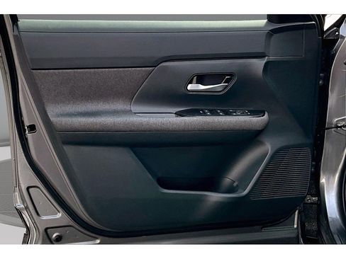 Used 2025 Nissan Kicks SV image 18