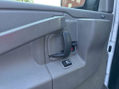 Used 2018 GMC Savana 2500 w/ Communications Package RWD image 21