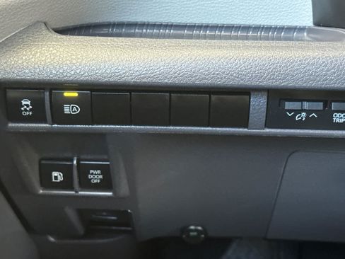 Certified 2024 Toyota Sienna XLE FWD image 28