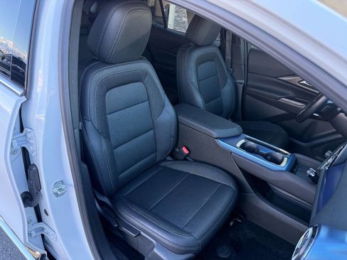 Used 2025 Chevrolet Equinox EV LT image 10