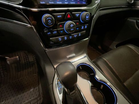 Used 2019 Jeep Grand Cherokee Limited w/ Luxury Group II image 19