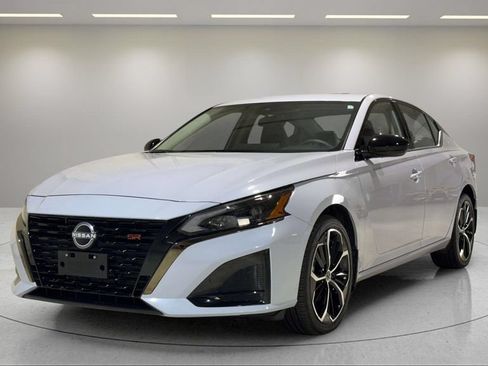 Used 2025 Nissan Altima 2.5 SR w/ SR Premium Package AWD/4WD image 20