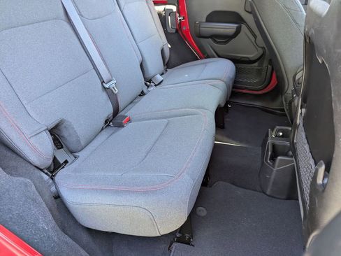 Used 2025 Jeep Wrangler Unlimited Rubicon image 28