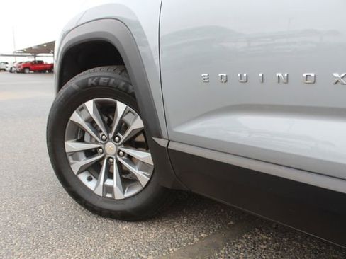 Used 2025 Chevrolet Equinox LT w/ Convenience Package II FWD image 11