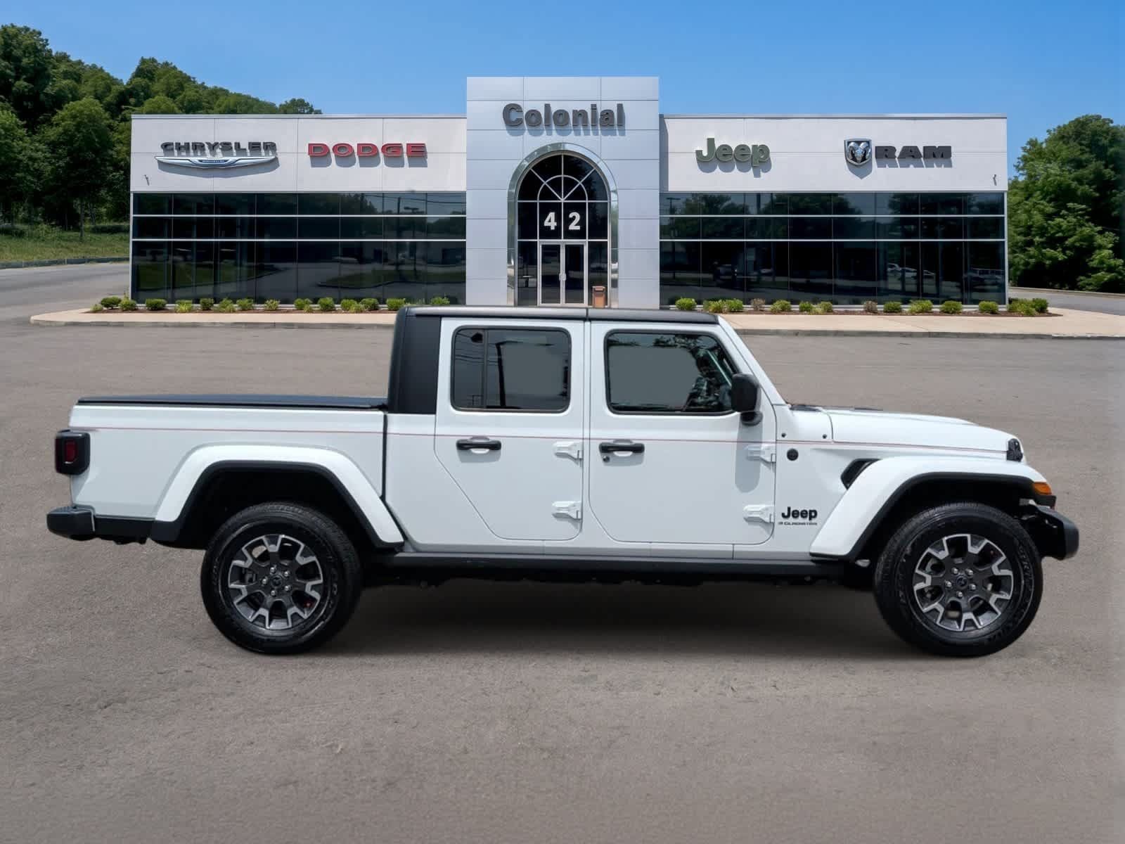 Used 2024 Jeep Gladiator Sport AWD/4WD image 7