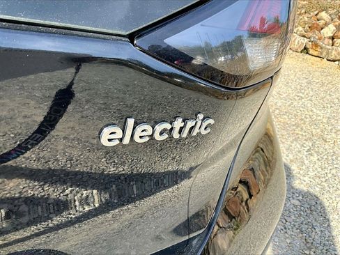 Used 2020 Hyundai Ioniq Limited image 8