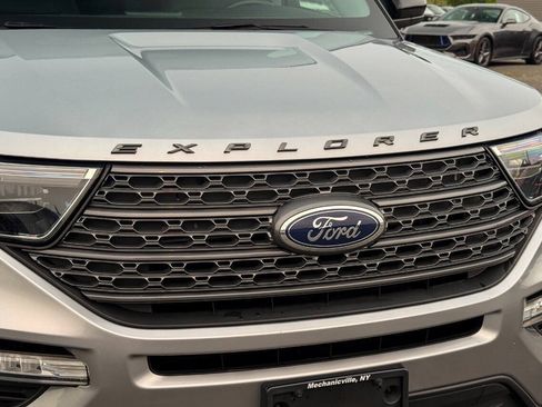 Used 2022 Ford Explorer XLT w/ Equipment Group 202A AWD/4WD image 9
