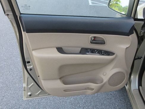 Used 2008 Kia Rondo LX FWD image 12