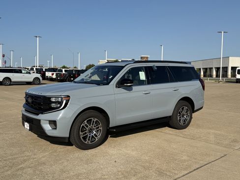 New 2025 Ford Expedition Active image 1