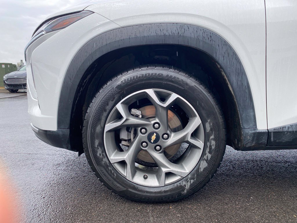 Used 2025 Chevrolet Trax LT FWD image 29