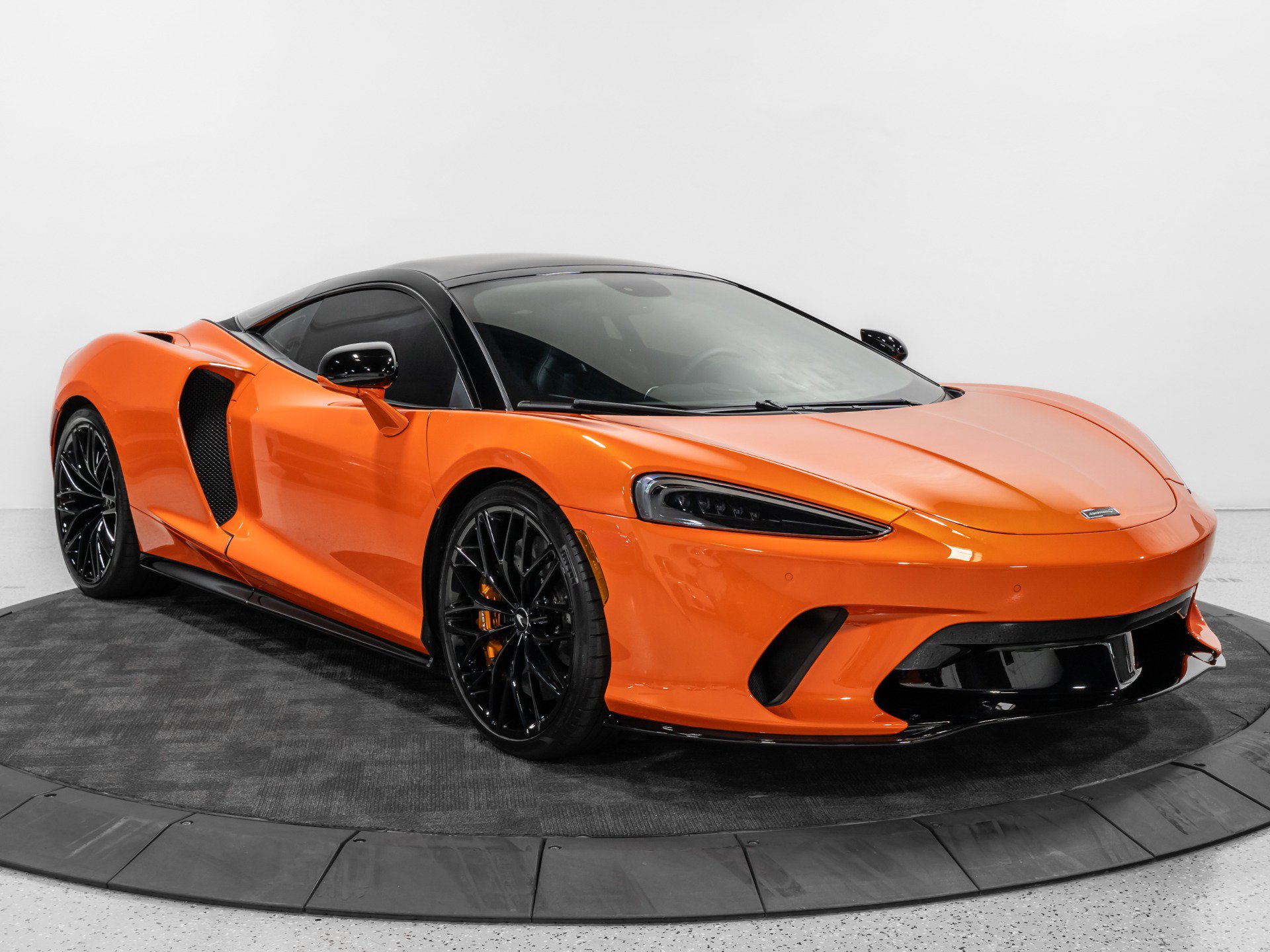 Used 2023 McLaren GT RWD image 10