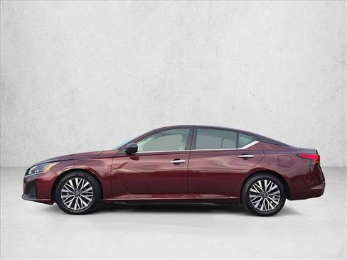 Used 2025 Nissan Altima 2.5 SV FWD image 10