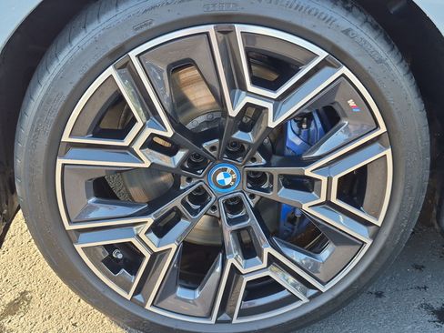 Used 2025 BMW i5 eDrive40i w/ M Sport Package RWD image 13