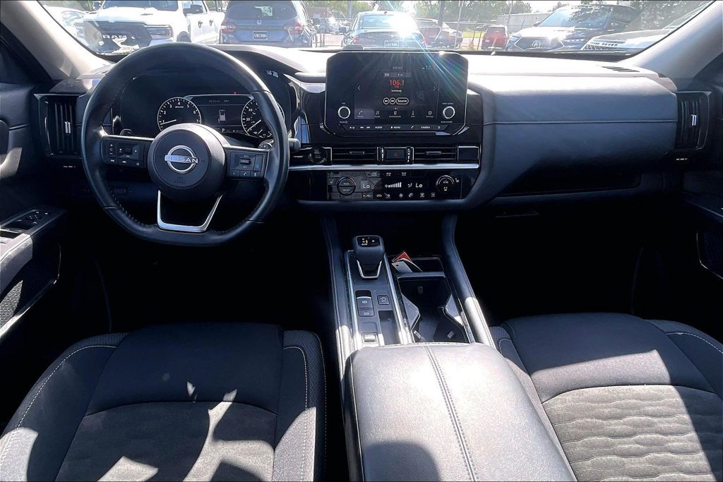 Used 2025 Nissan Pathfinder SV FWD image 16
