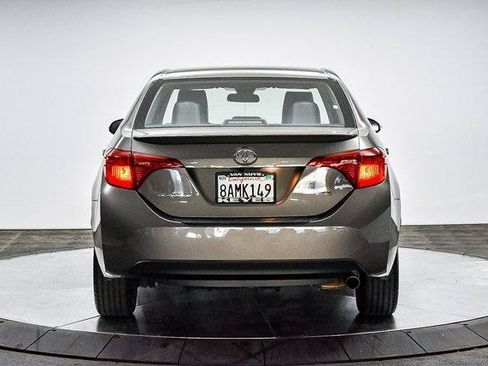Certified 2018 Toyota Corolla SE FWD image 3