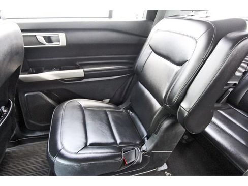 Used 2022 Ford Explorer XLT w/ Equipment Group 202A RWD image 11
