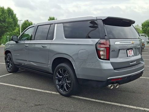 Certified 2023 Chevrolet Suburban High Country AWD/4WD image 4