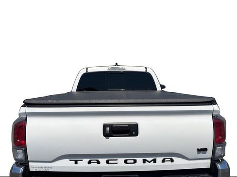 Used 2022 Toyota Tacoma TRD Off-Road image 27